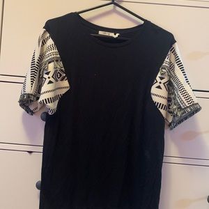 Dillard’s brand size medium stretchy blouse
